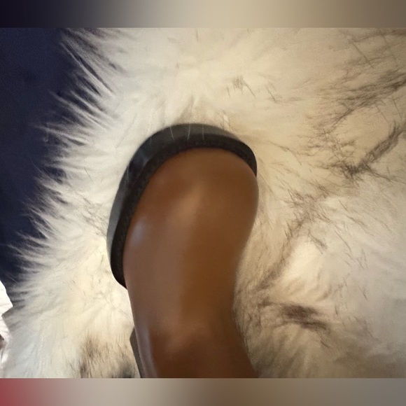 BURBERRY
Adjustable Leather Boots
Womens US 7 - Picture 12 of 13